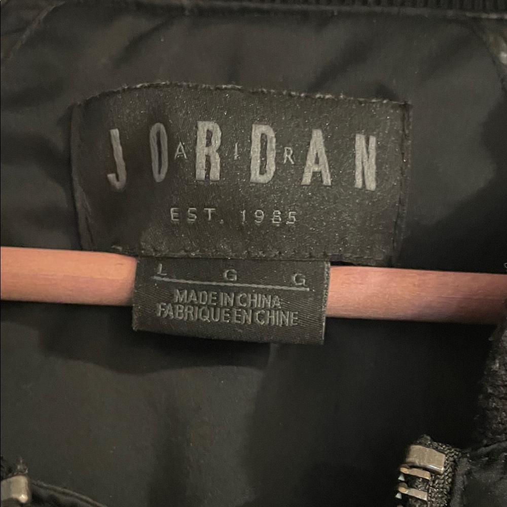 Jordan Black Signature Puffy Bomber Jacket Mens Large - Picture 3 of 3